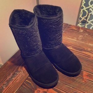 Minnetonka Black Boots